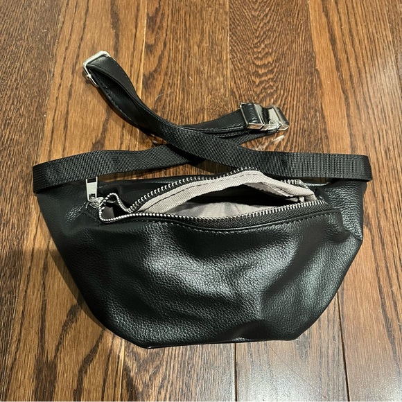 NEW faux leather lightweight zipper fanny pack/waist bag with adjustable strap. - Picture 6 of 8